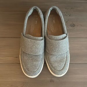 TOMS Slip Ons, Size 8.5 W